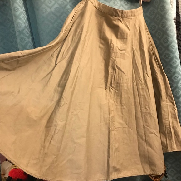 Uniqlo A-Line Skirt in Classic Tan - Picture 1 of 5